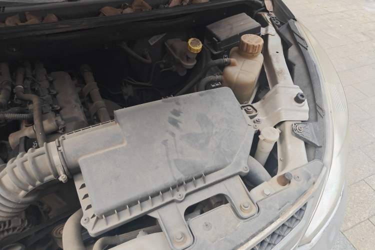 Used Wuling Rongguang V 2015 1.2L Practical Model Engine Bay Left