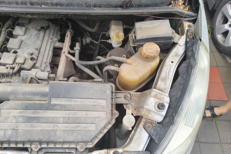 Used Wuling Rongguang V 2015 1.5L Base Version Engine Bay Left