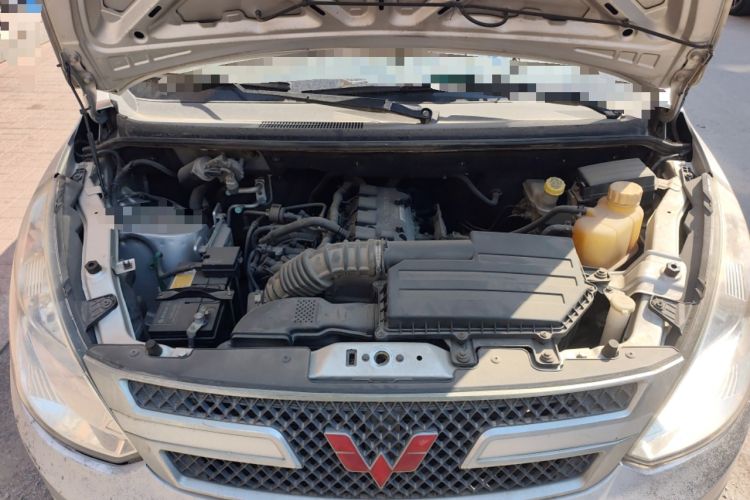 Used Wuling Rongguang V 2015 1.5L Base Version Engine Bay
