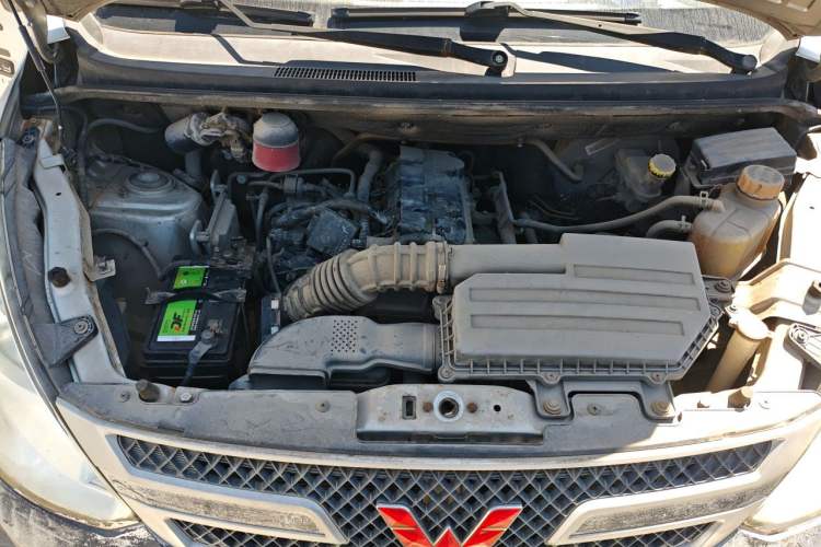 Used Wuling Rongguang V 2015 1.5L Base Version Engine Bay