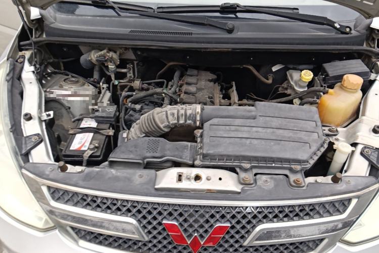 Used Wuling Rongguang V 2015 1.5L Standard Version Engine Bay
