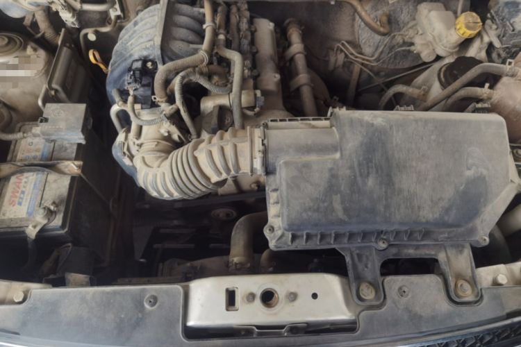 Used Wuling Rongguang V 2015 1.2L Standard Version Engine Bay