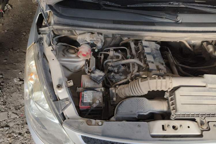 Used Wuling Rongguang V 2015 1.5L Practical Version Engine Bay Right