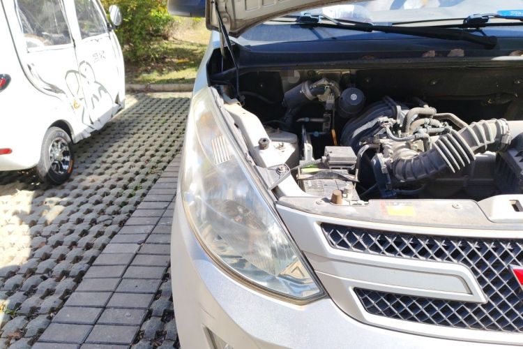 Used Wuling Rongguang V 2015 1.2L Practical Model Engine Bay Right