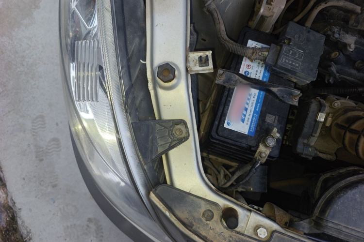 Used Wuling Rongguang V 2015 1.5L Standard Version Engine Bay Right