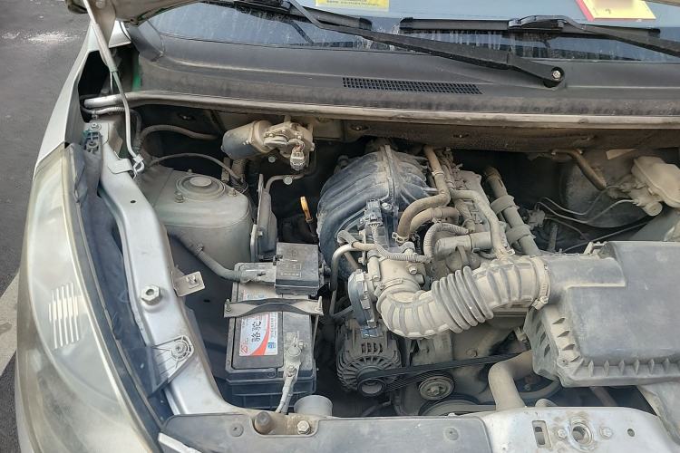 Used Wuling Rongguang V 2015 1.2L Standard Version Engine Bay Right