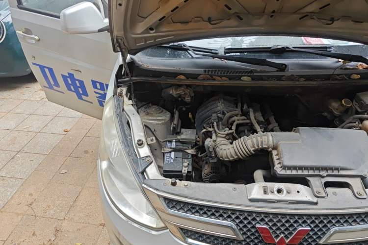 Used Wuling Rongguang V 2015 1.2L Base Version Engine Bay Right