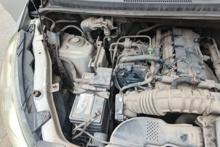 Used Wuling Rongguang V 2015 1.5L Base Version Engine Bay Right