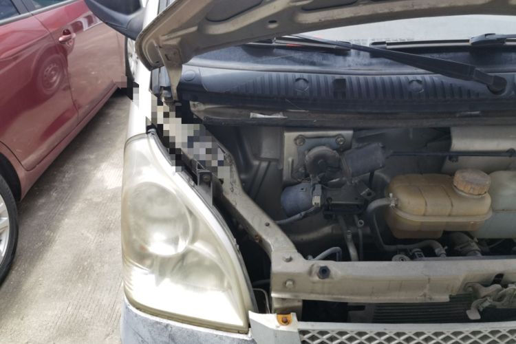 Used Wuling Rongguang V 2015 1.2L Base Version Engine Bay Right