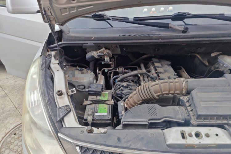 Used Wuling Rongguang V 2015 1.5L Base Version Engine Bay Right