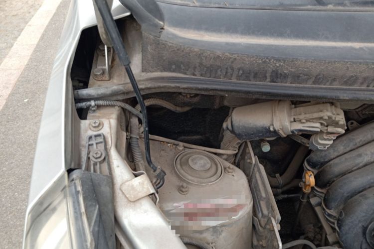 Used Wuling Rongguang V 2015 1.2L Base Version Engine Bay Right