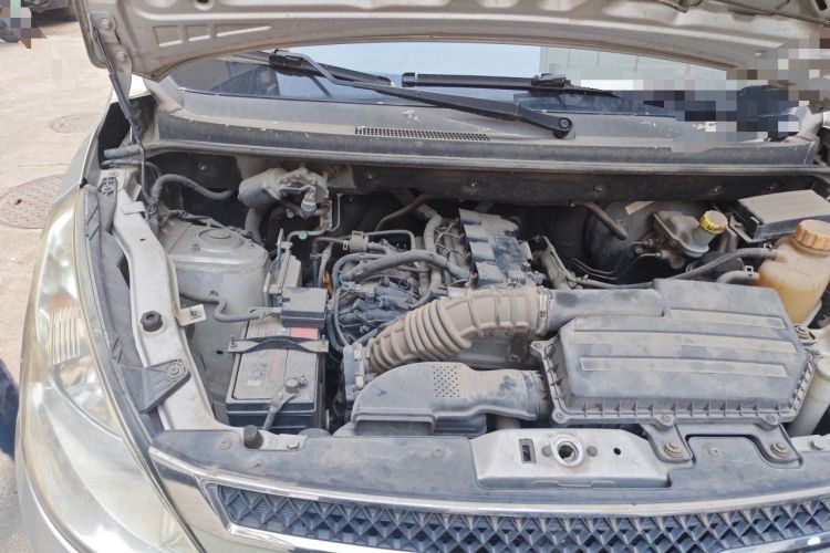 Used Wuling Rongguang V 2015 1.5L Standard Version Engine Bay Right