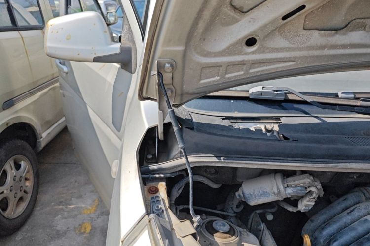 Used Wuling Rongguang V 2015 1.2L Standard Version Engine Bay Right