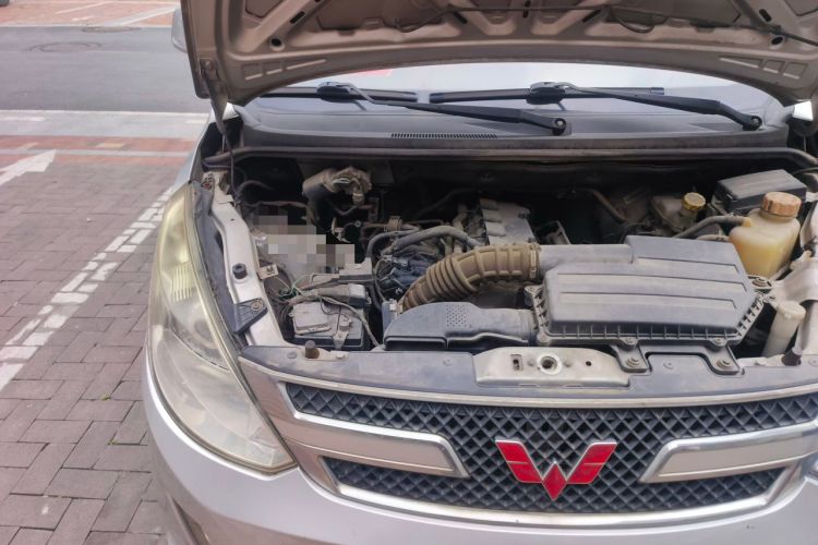 Used Wuling Rongguang V 2015 1.5L Standard Version Engine Bay Right