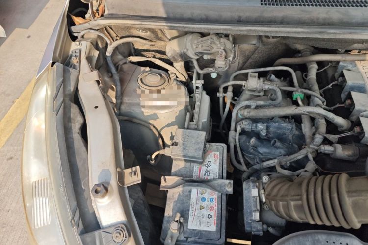 Used Wuling Rongguang V 2015 1.5L Standard Version Engine Bay Right