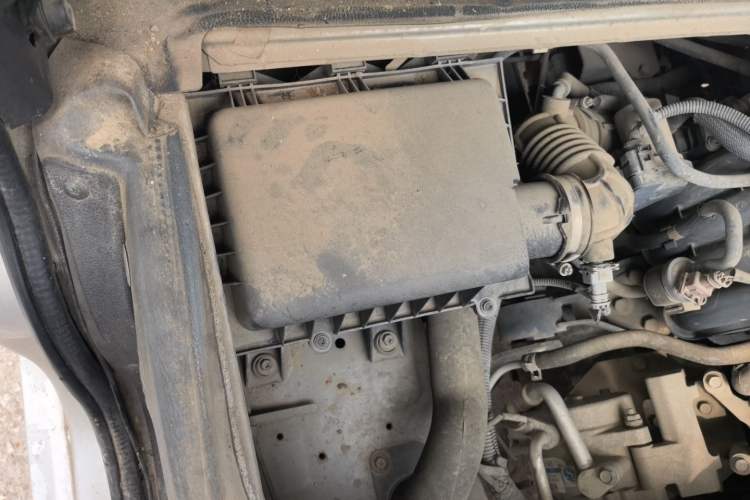 Used Wuling Rongguang V 2015 1.2L Base Version Engine Bay Right
