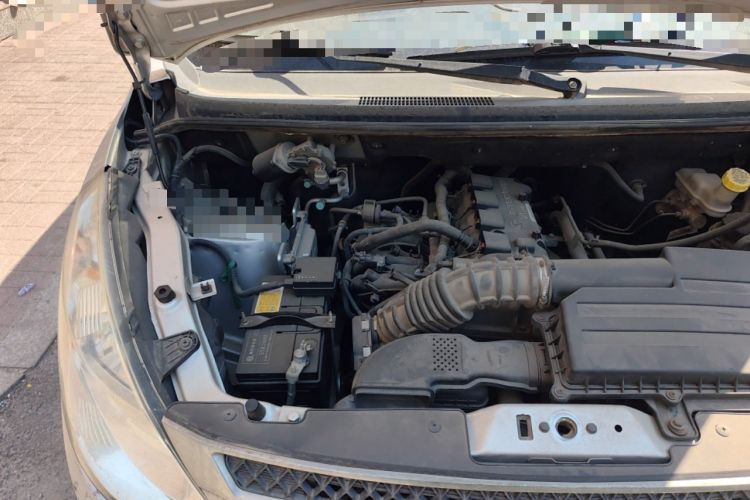 Used Wuling Rongguang V 2015 1.5L Base Version Engine Bay Right
