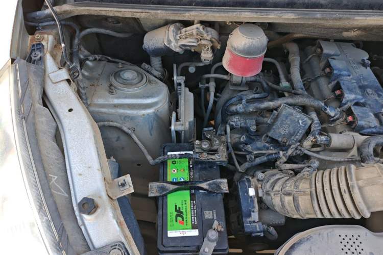 Used Wuling Rongguang V 2015 1.5L Base Version Engine Bay Right
