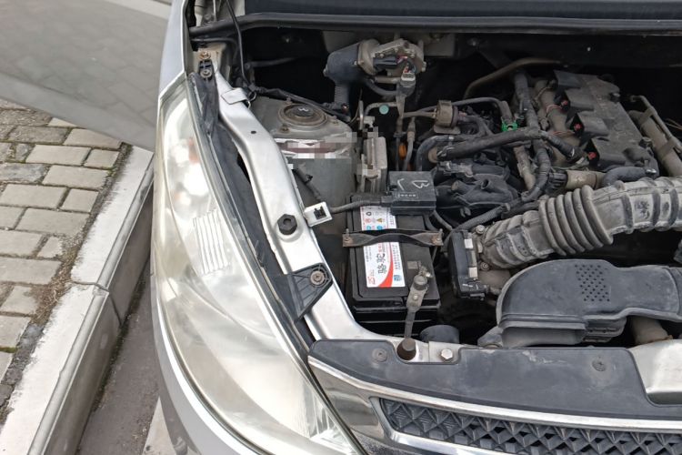 Used Wuling Rongguang V 2015 1.5L Standard Version Engine Bay Right