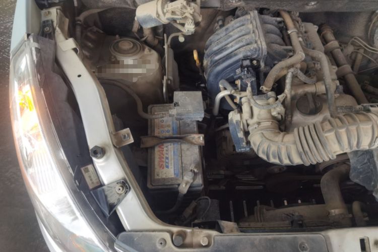Used Wuling Rongguang V 2015 1.2L Standard Version Engine Bay Right