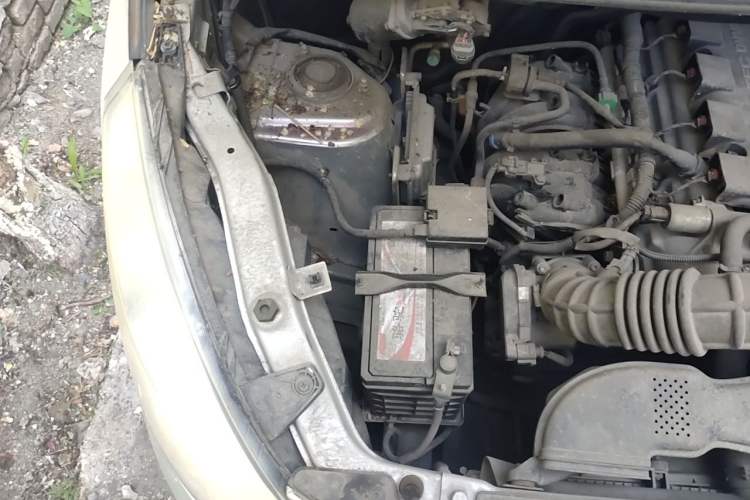 Used Wuling Rongguang V 2015 1.5L Base Version Engine Bay Right