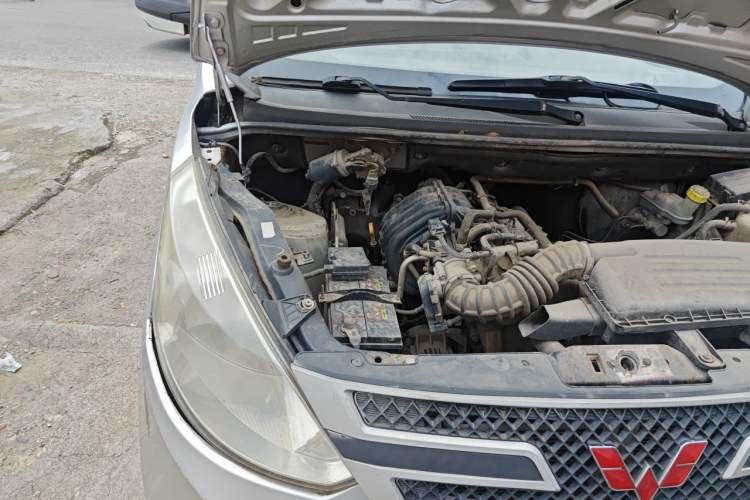 Used Wuling Rongguang V 2015 1.2L Practical Model Engine Bay Right
