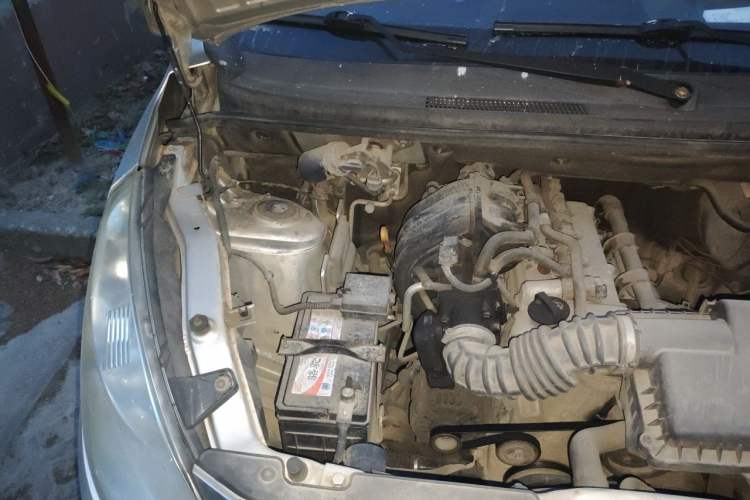 Used Wuling Rongguang V 2015 1.2L Base Version Engine Bay Right