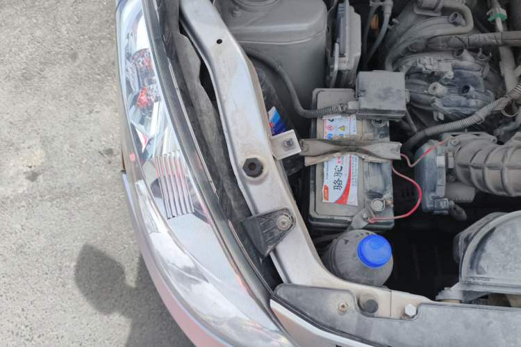Used Wuling Rongguang V 2015 1.5L Base Version Engine Bay Right