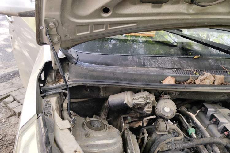 Used Wuling Rongguang V 2015 1.5L Base Version Engine Bay Right