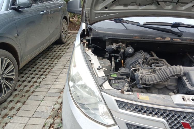 Used Wuling Rongguang V 2015 1.2L Practical Model Engine Bay Right