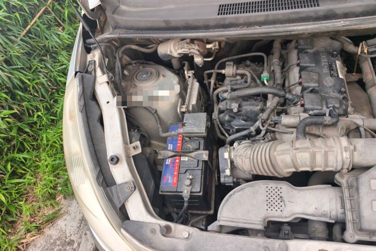 Used Wuling Rongguang V 2015 1.5L Practical Version Engine Bay Right