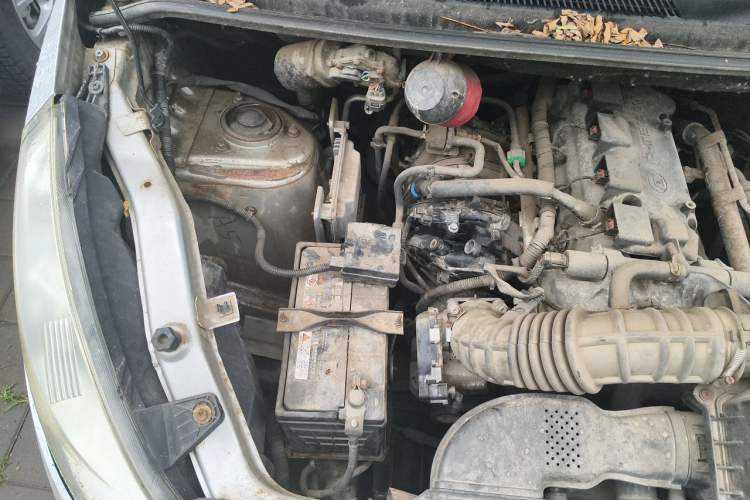 Used Wuling Rongguang V 2015 1.5L Base Version Engine Bay Right