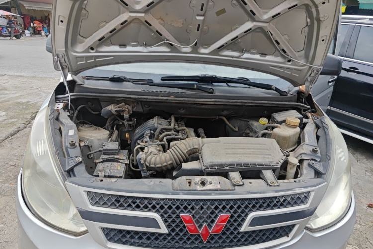 Used Wuling Rongguang V 2015 1.2L Practical Model Engine Bay