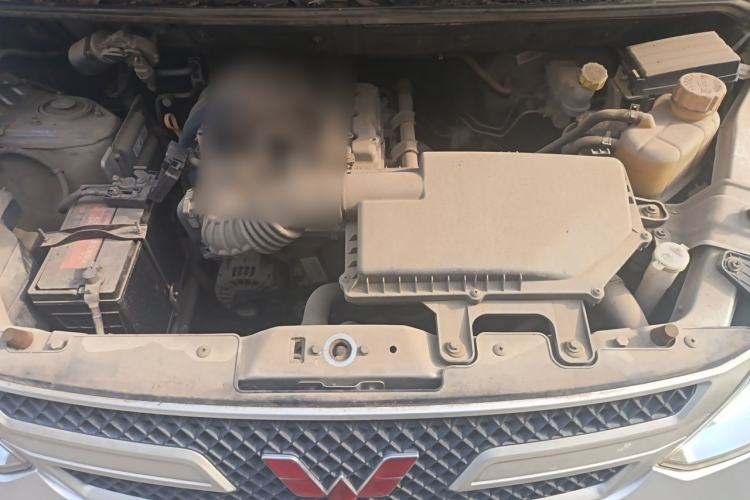 Used Wuling Rongguang V 2015 1.2L Base Version Engine Bay