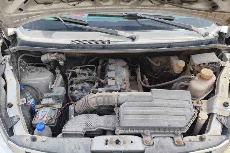 Used Wuling Rongguang V 2015 1.5L Base Version Engine Bay