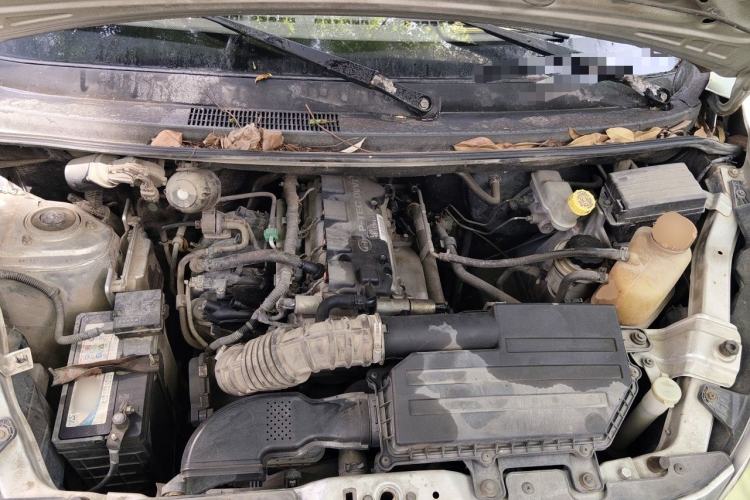 Used Wuling Rongguang V 2015 1.5L Base Version Engine Bay