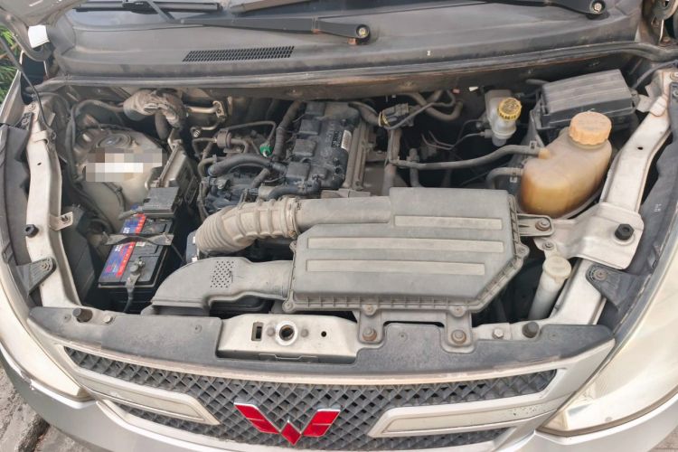 Used Wuling Rongguang V 2015 1.5L Practical Version Engine Bay