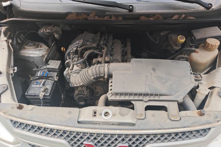 Used Wuling Rongguang V 2015 1.2L Practical Model Engine Bay