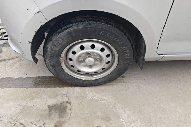Used Wuling Rongguang V 2015 1.2L Practical Model Exterior 4