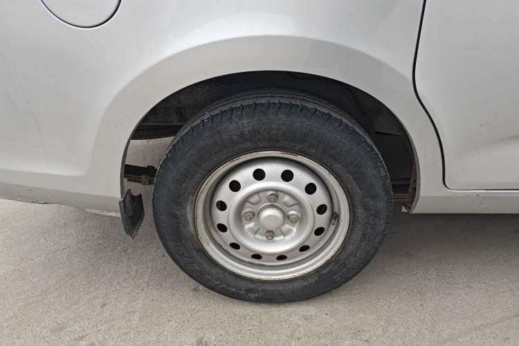 Used Wuling Rongguang V 2015 1.2L Practical Model Exterior 5