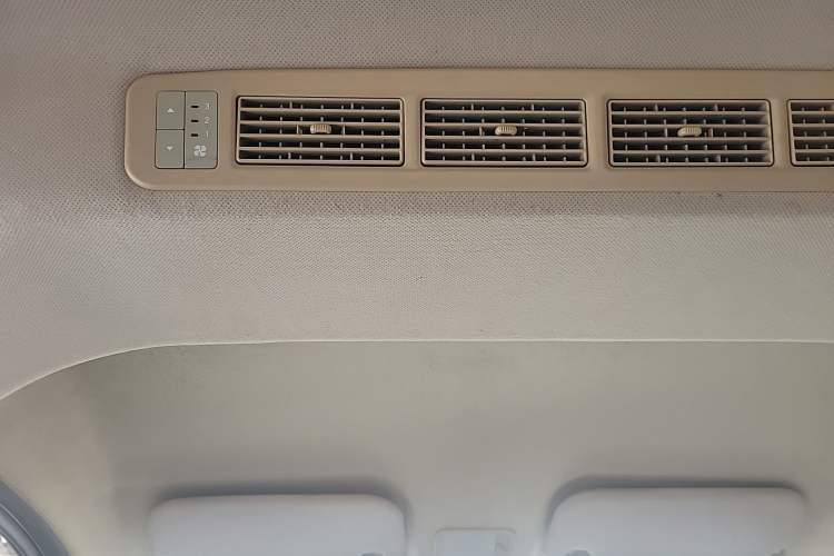 Used Wuling Rongguang V 2015 1.2L Standard Version Headliner