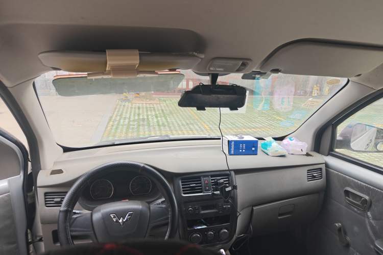 Used Wuling Rongguang V 2015 1.2L Practical Model Headliner