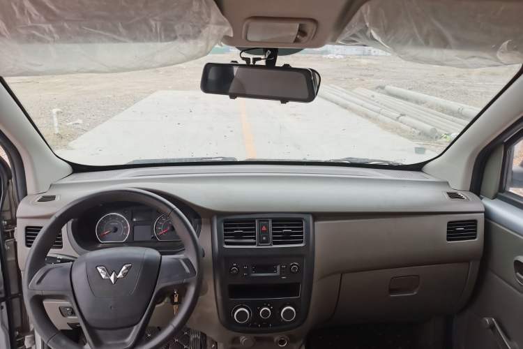 Used Wuling Rongguang V 2015 1.2L Practical Model Interior 3