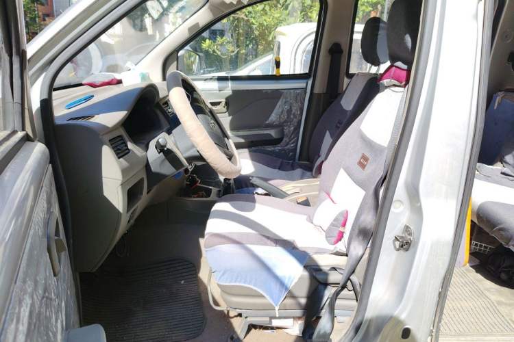 Used Wuling Rongguang V 2015 1.2L Practical Model Left Front Seat