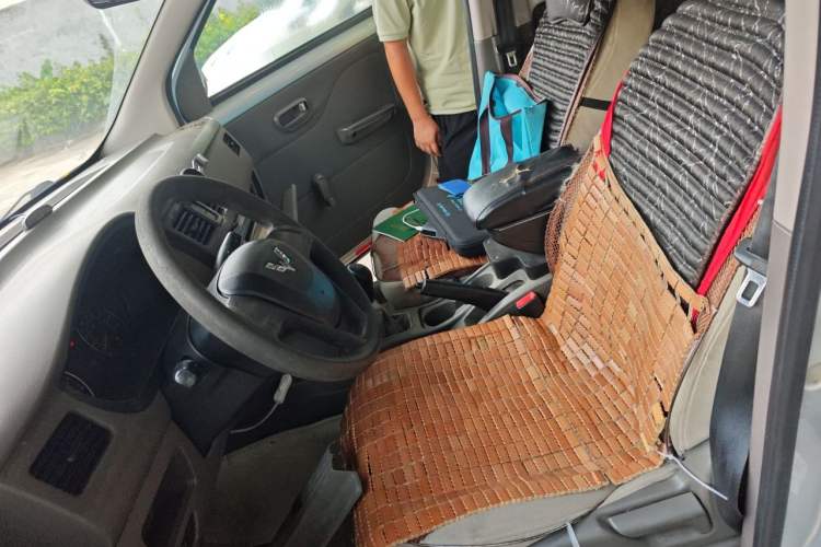 Used Wuling Rongguang V 2015 1.5L Practical Version Left Front Seat