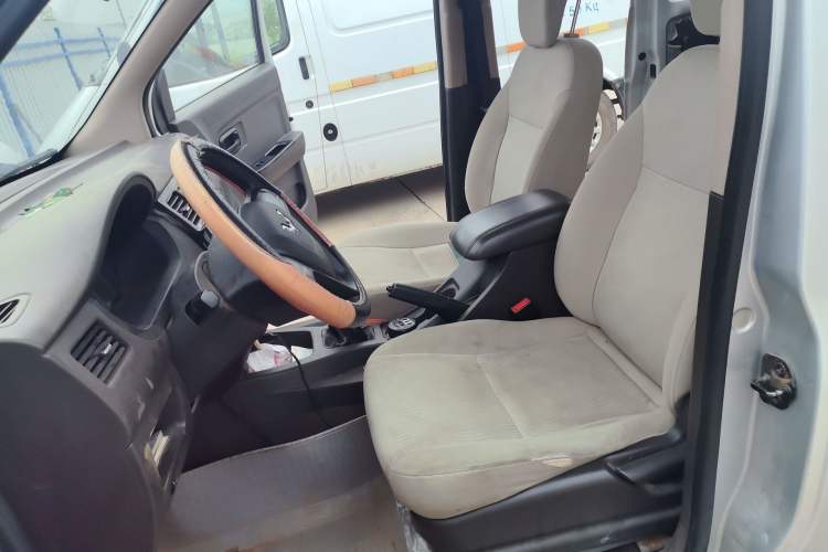 Used Wuling Rongguang V 2015 1.2L Base Version Left Front Seat