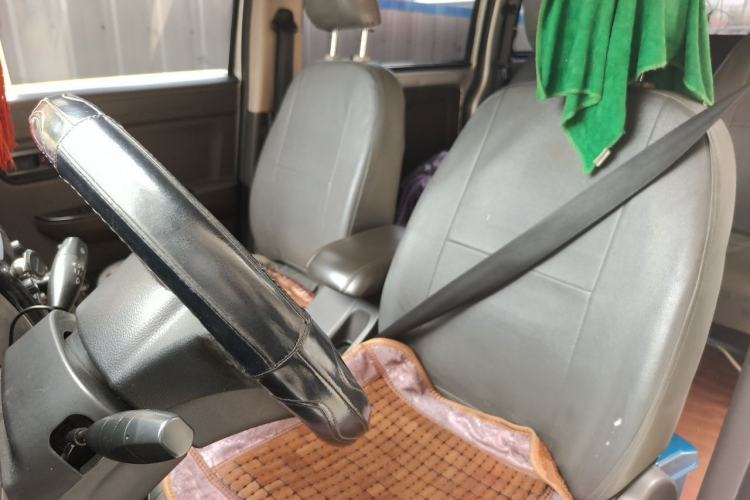 Used Wuling Rongguang V 2015 1.5L Base Version Left Front Seat