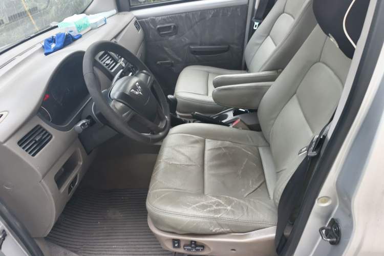 Used Wuling Rongguang V 2015 1.5L Practical Version Left Front Seat
