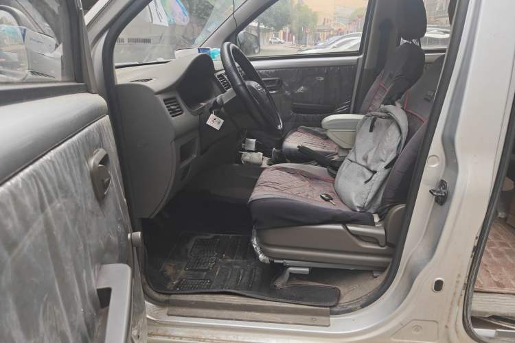 Used Wuling Rongguang V 2015 1.2L Practical Model Left Front Seat