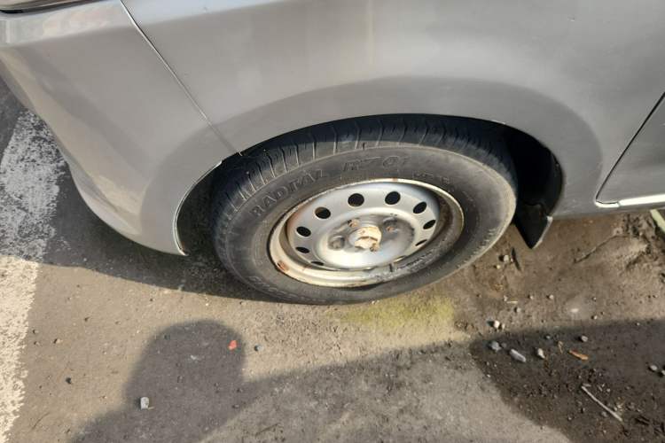 Used Wuling Rongguang V 2015 1.2L Practical Model Left Front Wheel Hub